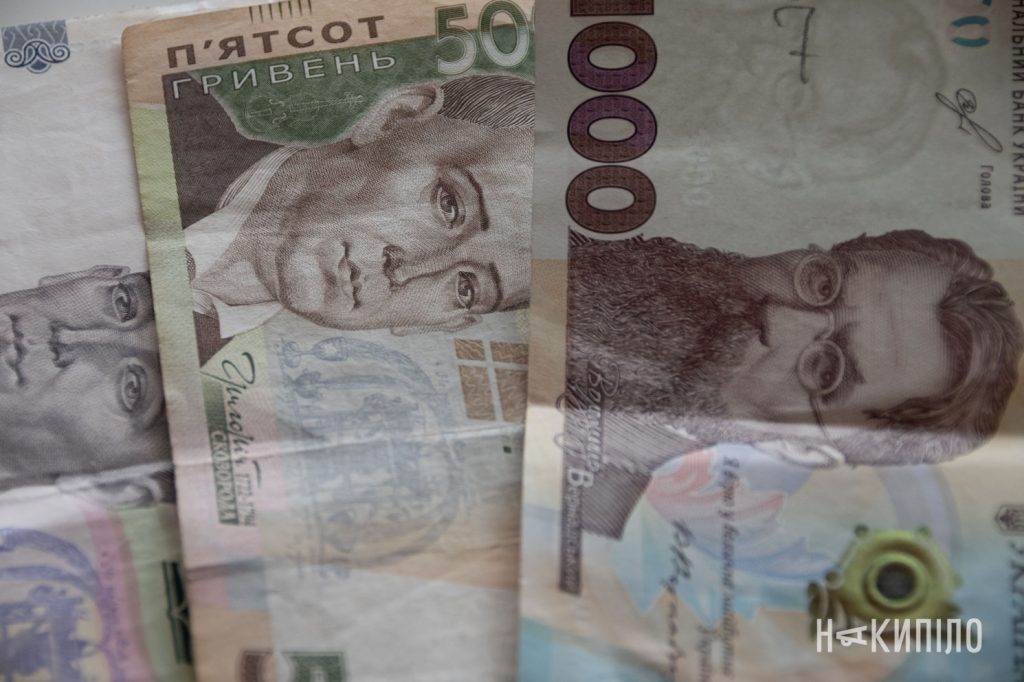 Купюри номіналом 500 та 1000 гривень