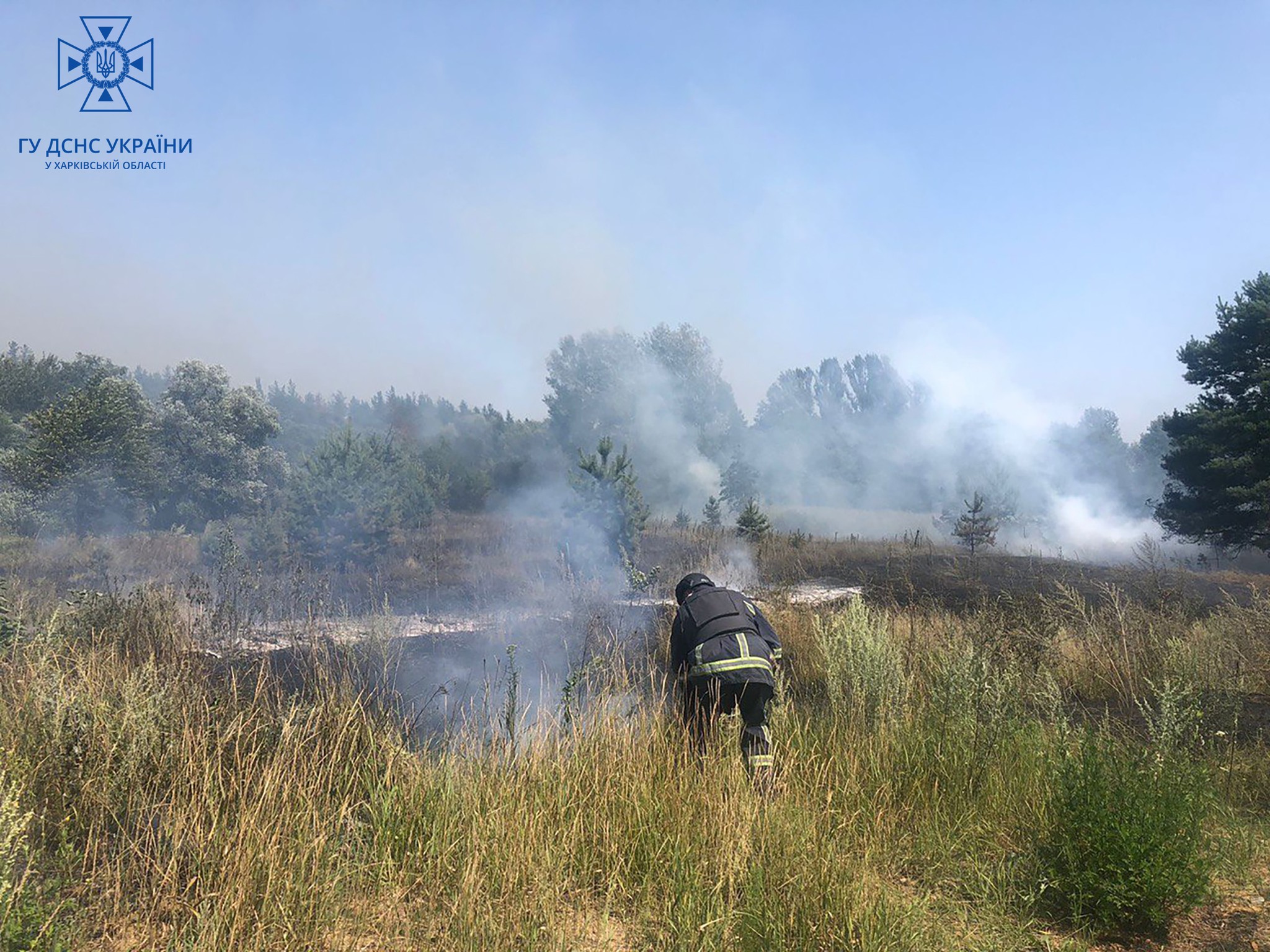 обстріли Харківщини 26 липня, горить суха трава