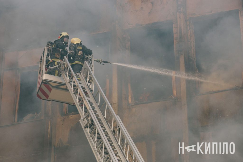 Рятувальники на Харківщині близько 6500 разів виїжджали усувати наслідки атак рф Рятувальники на Харківщині близько 6500 разів виїжджали усувати наслідки атак рф