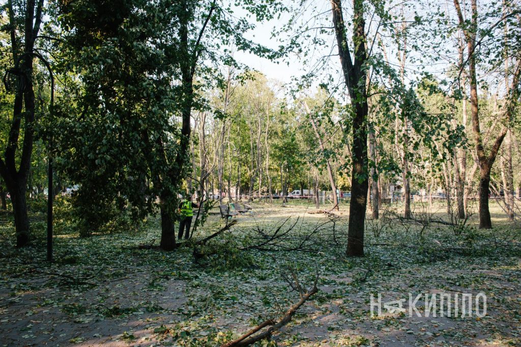 Дитячий майданчик після обстрілу