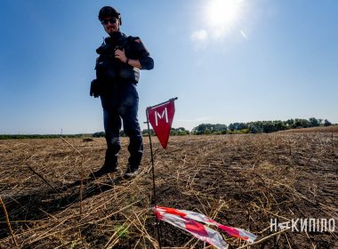 Зведений загін ДСНС розміновує поля Чугуєвського району Харківської області