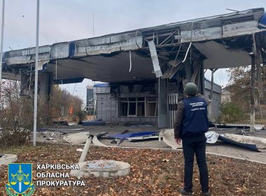 Наслідки влучання ракети по Харкову. Фото: облпрокуратура