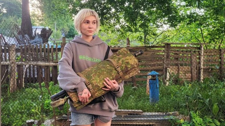 Лана Саті, пішла в добробат