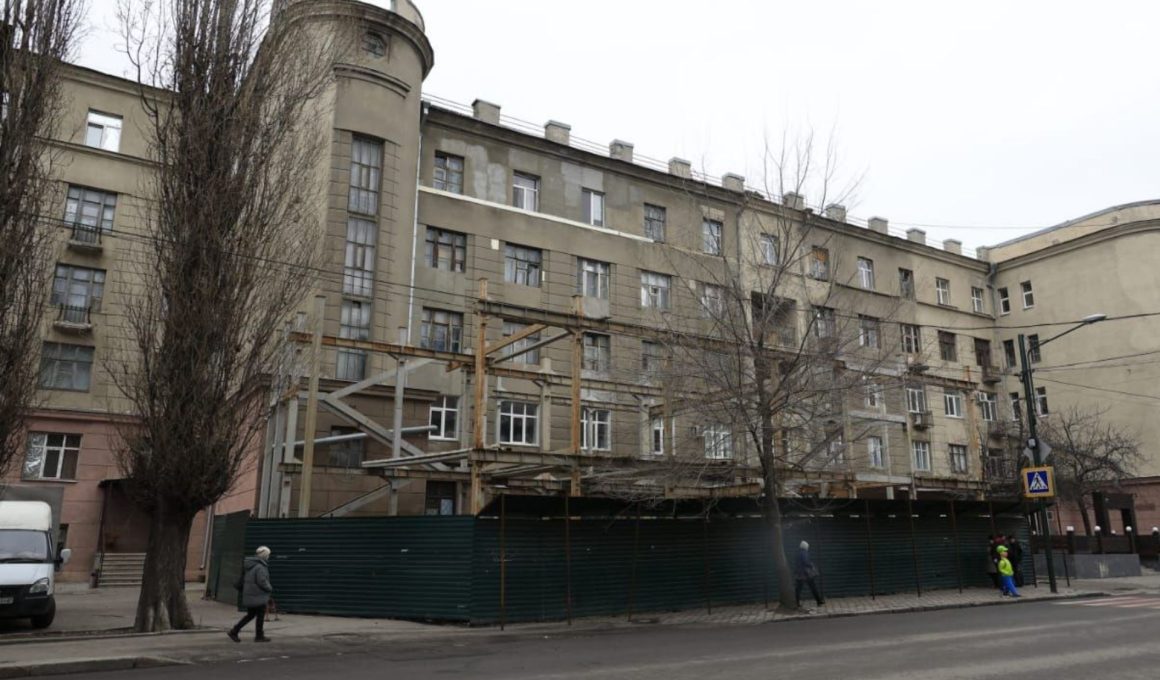 Незаконне будівництво «Гігант»