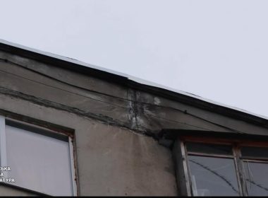 Пошкоджений будинок у Харкові через атаку БПЛА «Молнія»