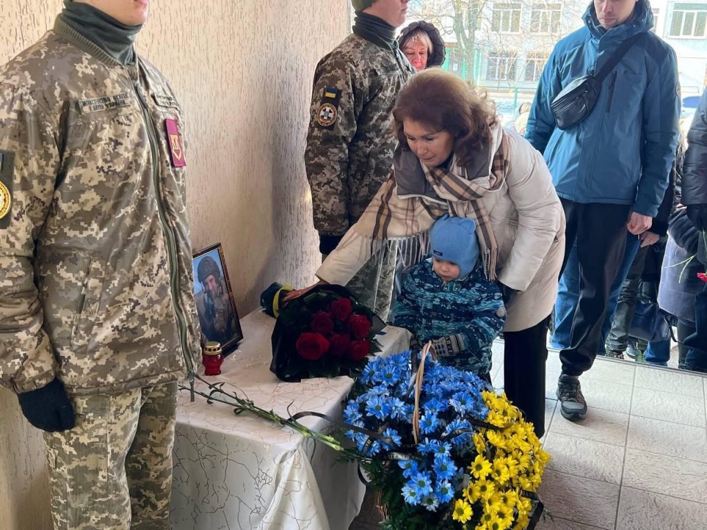 В ліцеї у Харкові відкрили меморіальну дошку Георгію Трофімову В ліцеї у Харкові відкрили меморіальну дошку Георгію Трофімову