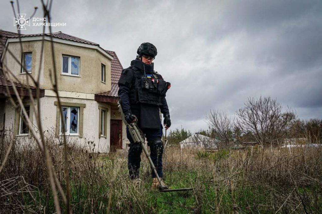 Сапери очистили від вибухівки 30 домоволодінь на Харківщині Село Студенок Ізюмського району. Розмінування