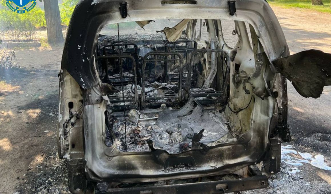Пошкоджена цивільна автівка в Купʼянську