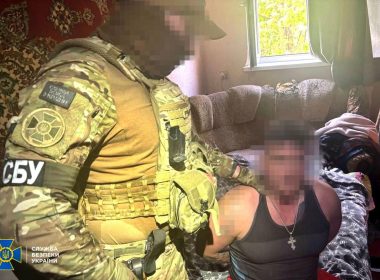 СБУ затримала військового утікача, якого підозрюють у наведенні ударів по позиціях підрозділу
