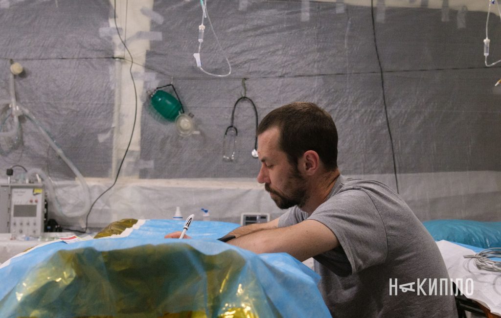 Стабілізаційний пункт, стабпункт, Вовчанський напрямок, медики, лікарі, лікарня, поранені військові, поранення, Фото: Ігор Лептуга