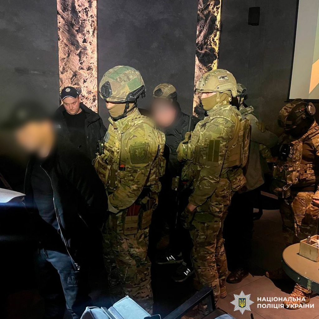Затримання крадіїв, поліція