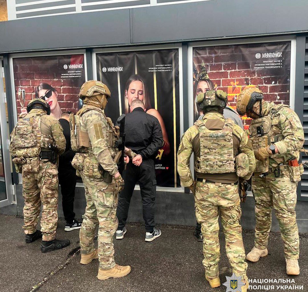 Затримання крадіїв, поліція