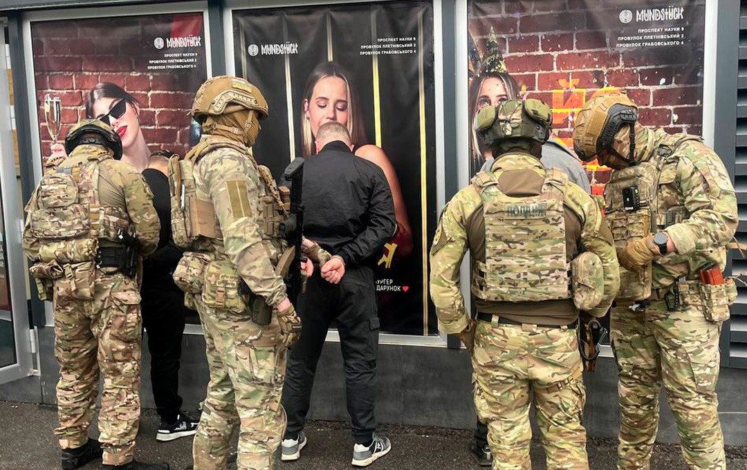Затримання крадіїв, поліція
