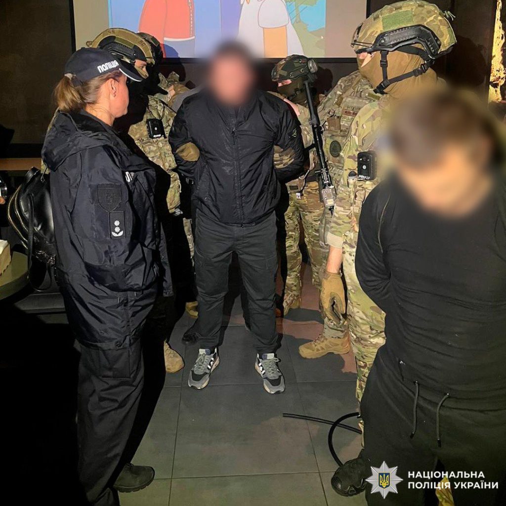 Затримання крадіїв, поліція