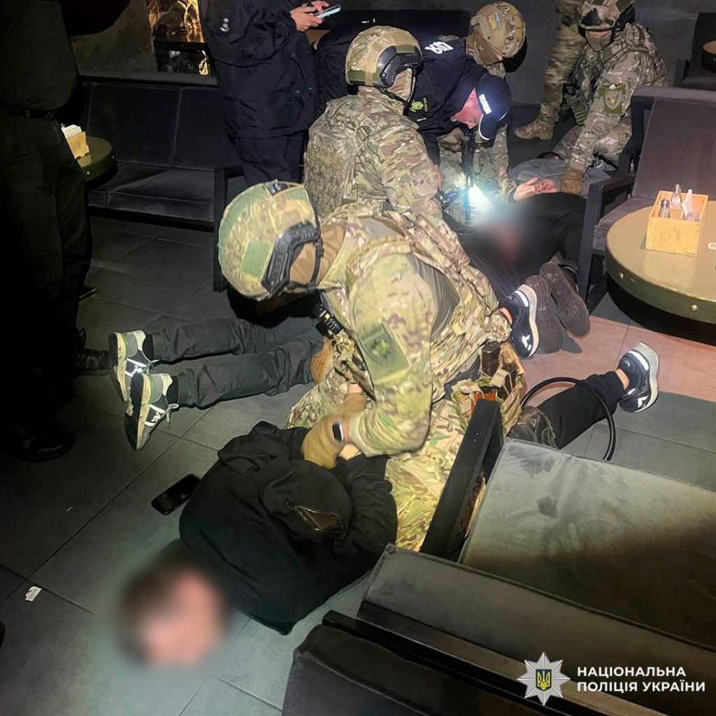Затримання крадіїв, поліція