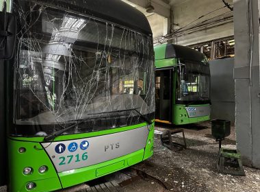 Наслідки атаки БпЛА на тролейбусне депо в Харкові