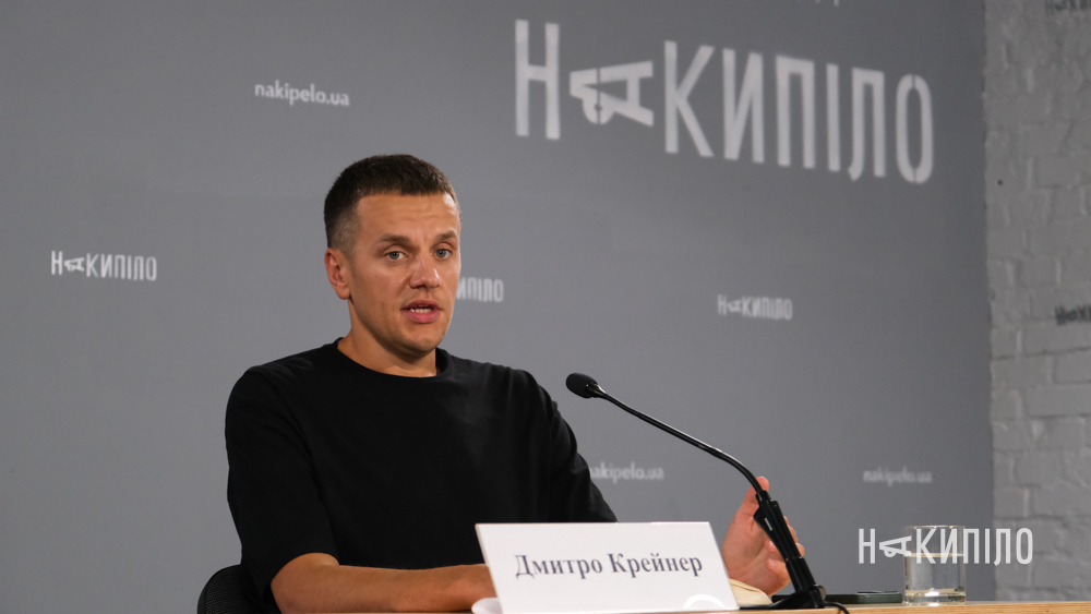 Начальник регіонального сервісного центру МВС Дмитро Крейнер виступає на пресконференції у пресцентрі «Накипіло».