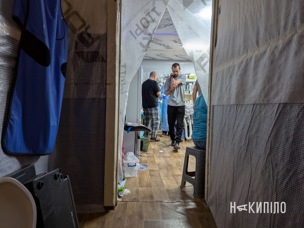 Стабілізаційний пункт, стабпункт, Вовчанський напрямок, медики, лікарі, лікарня, поранені військові, поранення, Фото: Ігор Лептуга