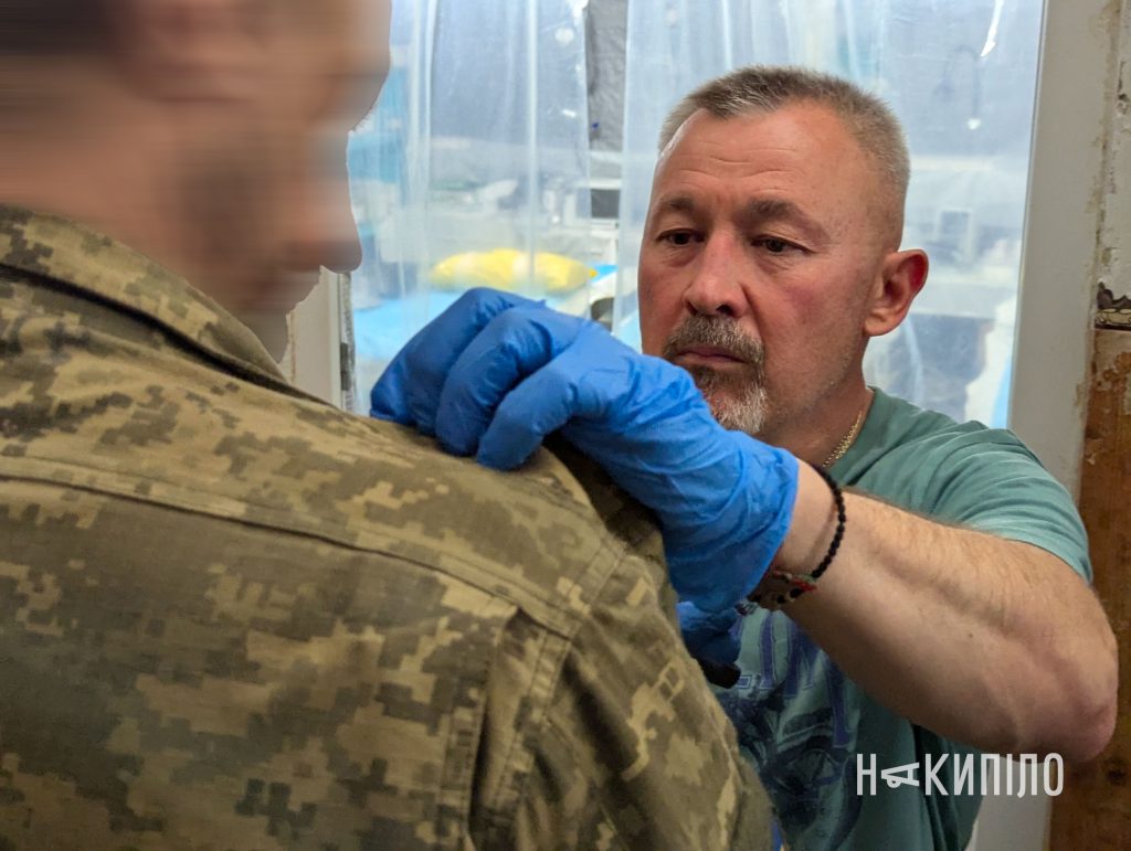 Стабілізаційний пункт, стабпункт, Вовчанський напрямок, медики, лікарі, лікарня, поранені військові, поранення, Фото: Ігор Лептуга