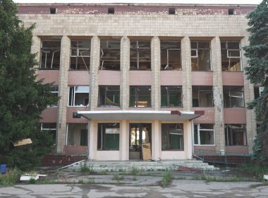 зруйнована будівля в Боровій