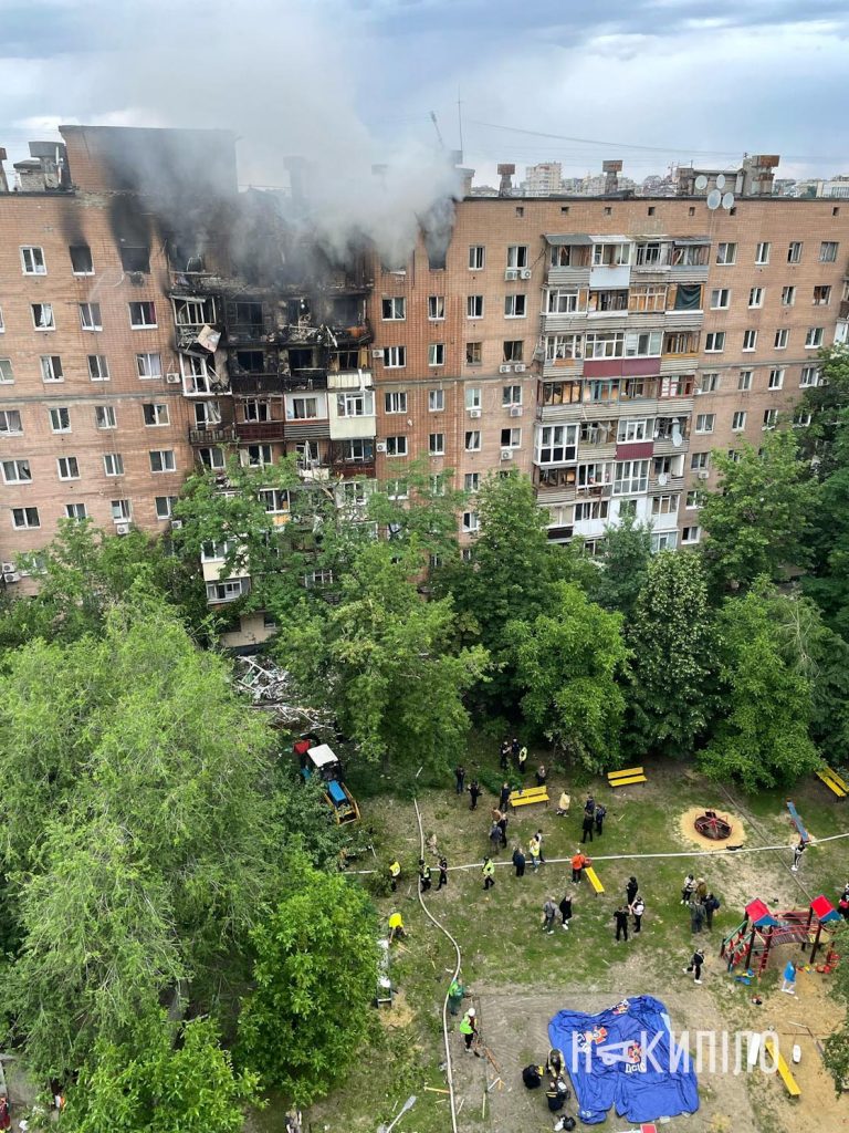 Шахед, влучання шахеда, Основ'янський район, 7 червня 2025 року, влучання в будинок у Харкові, фото: Павло Пахоменко