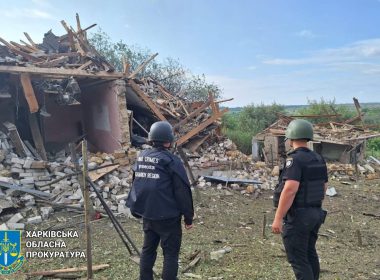 Зруйновані будинки в селі Хатнє Харківської області, 20 червня