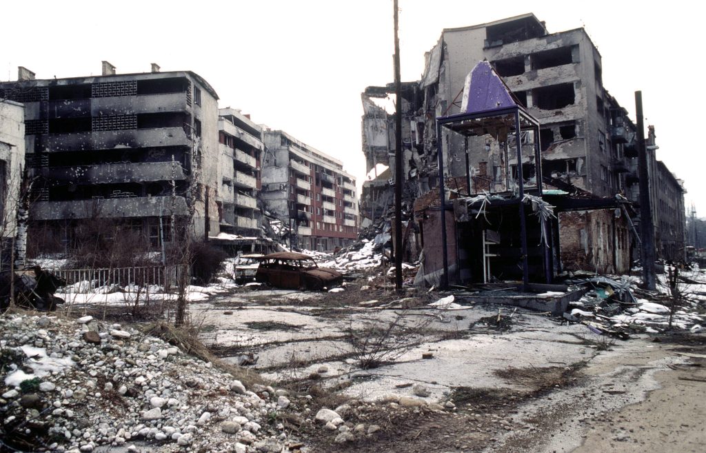 Сильно пошкоджений район житлової забудови Сараєво. Фото: Wikimedia