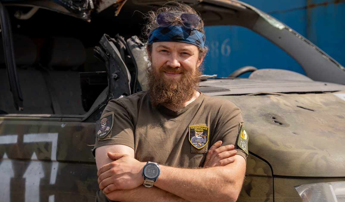 Юрій Кочубей, волонтер, Харків, ремонт автівок. Фото: Олександр Бринза