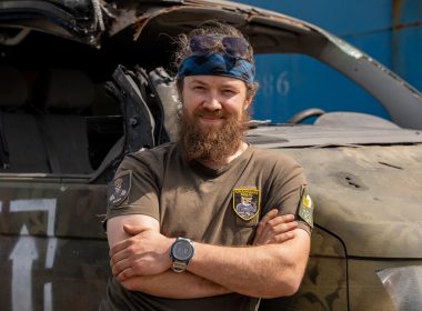 Юрій Кочубей, волонтер, Харків, ремонт автівок. Фото: Олександр Бринза