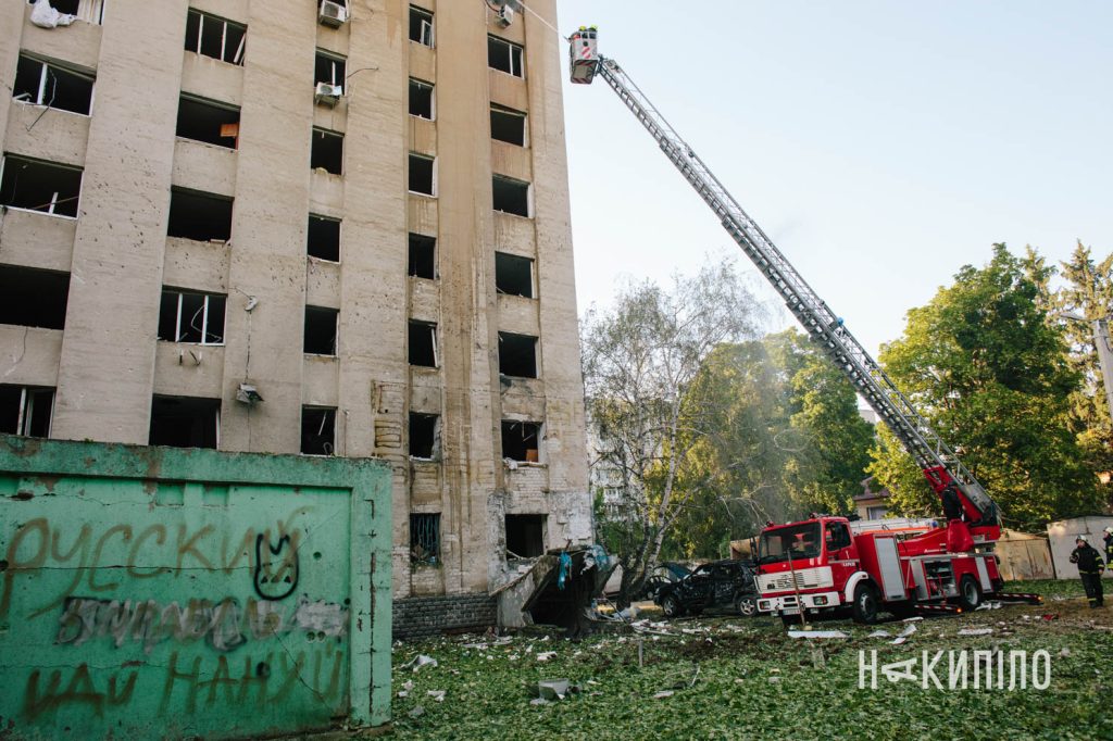 Наслідки прильоту шахеда у Шевченківському районі Харкова 7 липня 2025 року, фото: Павло Пахоменко