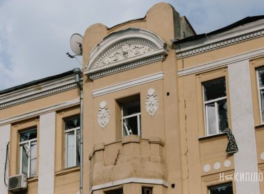 Будівля в центрі Харкові після обстрілу 11 липня 2025.