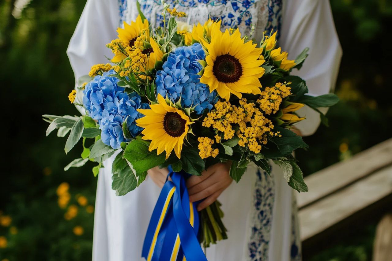 Квіти до Дня Незалежності України: символіка, традиції та ідеї для патріотичних букетів