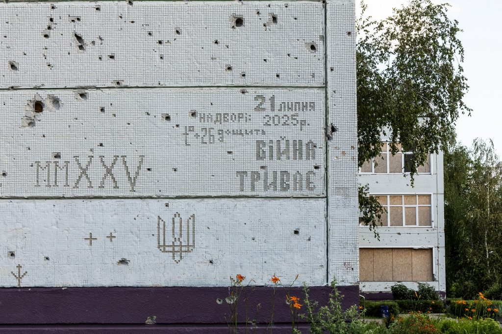 робота Віталія Кохана на фасаді будинку