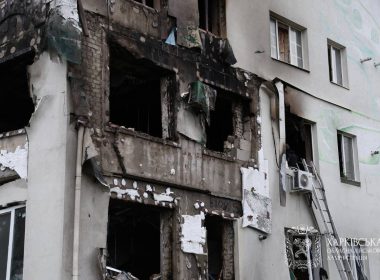 зруйнований будинок, вікна, пожежа
