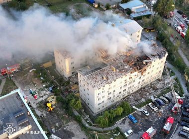 будинок, влучання ракети, пожежа