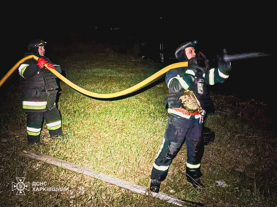 Рятувальники загасили пожежу на агрофермі (ФОТО) Рятувальники загасили пожежу на агрофермі (ФОТО)