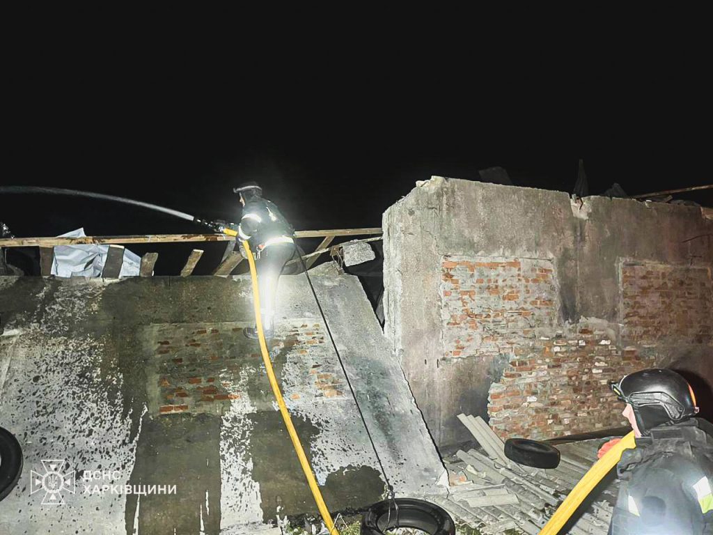 Рятувальники загасили пожежу на агрофермі (ФОТО) Рятувальники загасили пожежу на агрофермі (ФОТО)