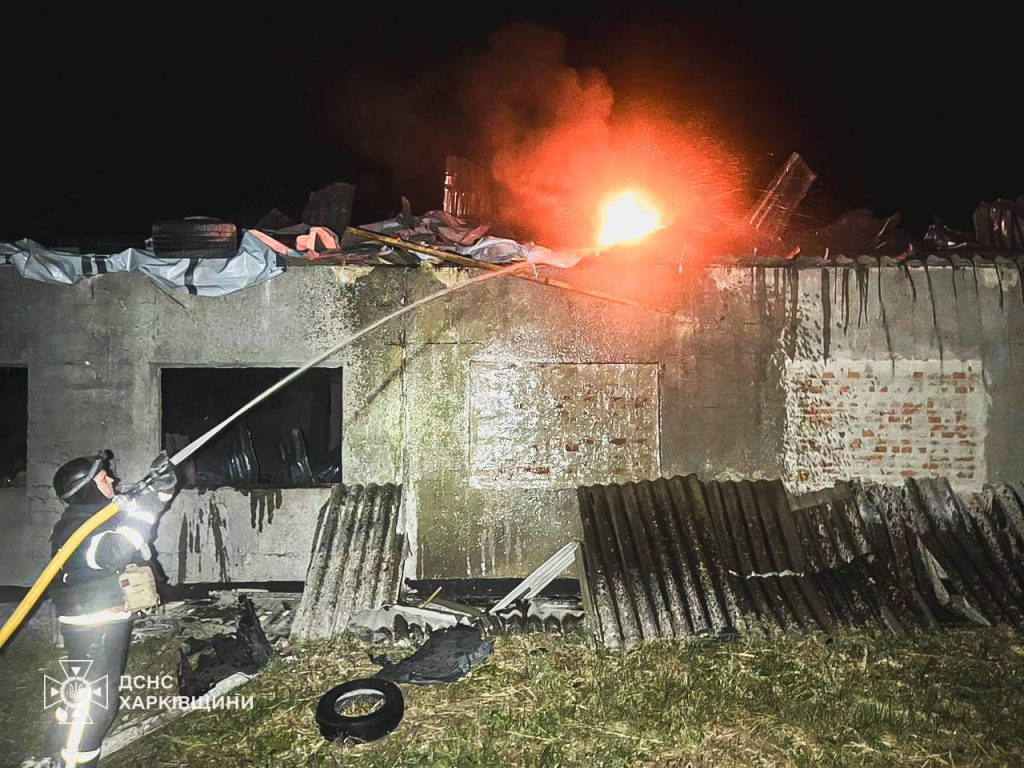 Рятувальники загасили пожежу на агрофермі (ФОТО) Рятувальники загасили пожежу на агрофермі (ФОТО)