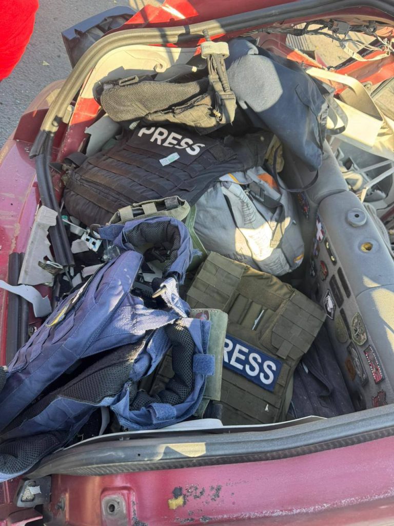 росіяни вбили журналіста та оператора телеканалу «Freedom» 1 росіяни вбили журналіста та оператора телеканалу «Freedom».