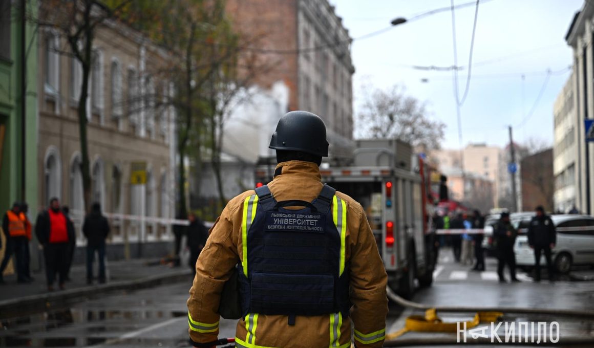 Наслідки російської атаки на дитячий садочок у Харкові. Фото: Ігор Лептуга