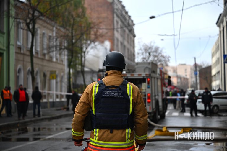 Наслідки російської атаки на дитячий садочок у Харкові. Фото: Ігор Лептуга