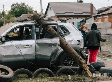 Пожежники ліквідують наслідки обстрілу Харкова