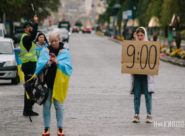 Небайдужі взяли участь у хвилині мовчання «Стою за…» на перехресті Сумської та Свободи.