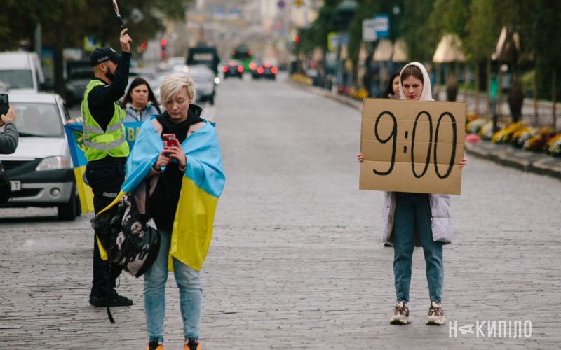 Небайдужі взяли участь у хвилині мовчання «Стою за…» на перехресті Сумської та Свободи.