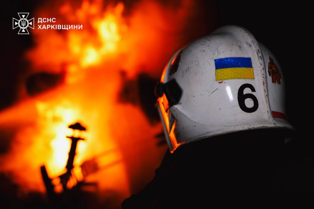 Фото пожежі, які спалахнула після атаки БпЛА на Харків 3