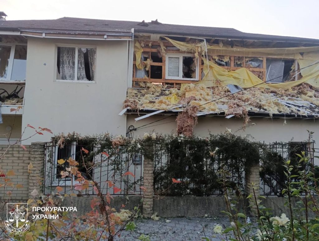 Фото пожежі, які спалахнула після атаки БпЛА на Харків 6