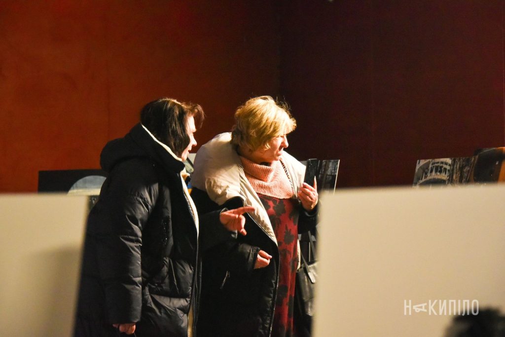 Фільм «Віктор»: як людина з вадами слуху сприймає війну: фотореп 3 фільм «Віктор», глядачі, виставка фото