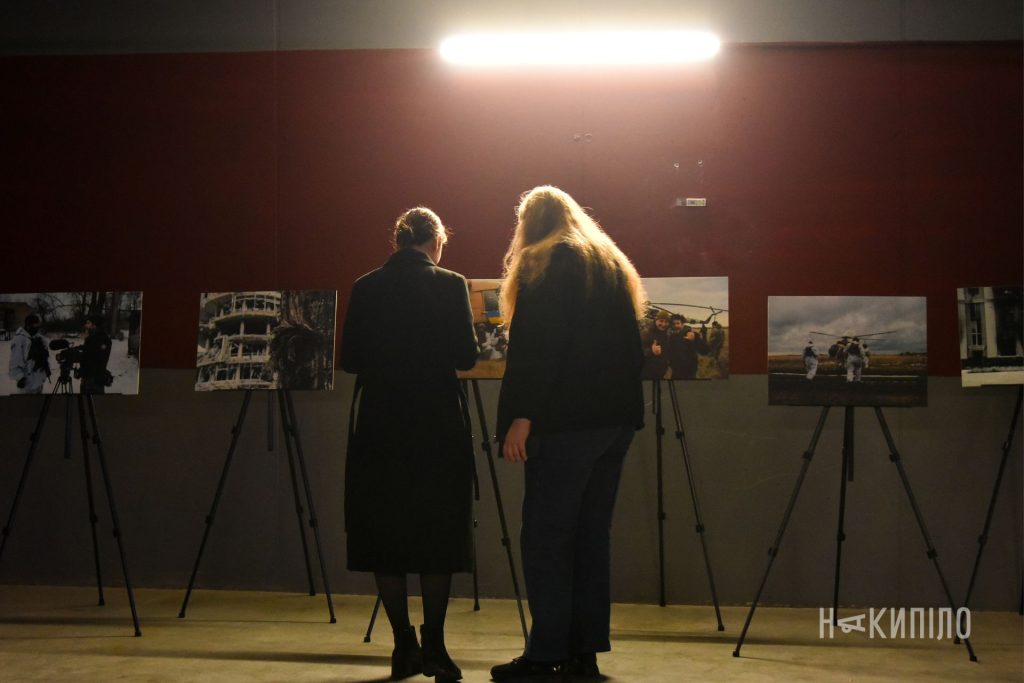 Фільм «Віктор»: як людина з вадами слуху сприймає війну: фотореп 6 фільм «Віктор», глядачі, виставка фото