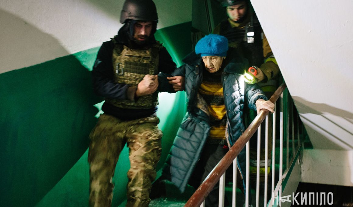 Наслідки прильоту 19 листопада 2025 року у Харкові, проспект аерокосмічний 167, фото: Павло Пахоменко