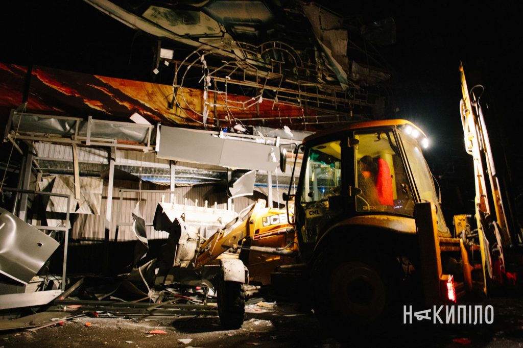 Наслідки прильоту 19 листопада 2025 року у Харкові, проспект аерокосмічний 167, фото: Павло Пахоменко